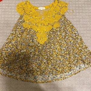 Size small yellow top